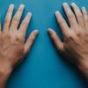 Una mano robótica supera a la humana en algunos movimientos gracias a un diseño mucho más simple